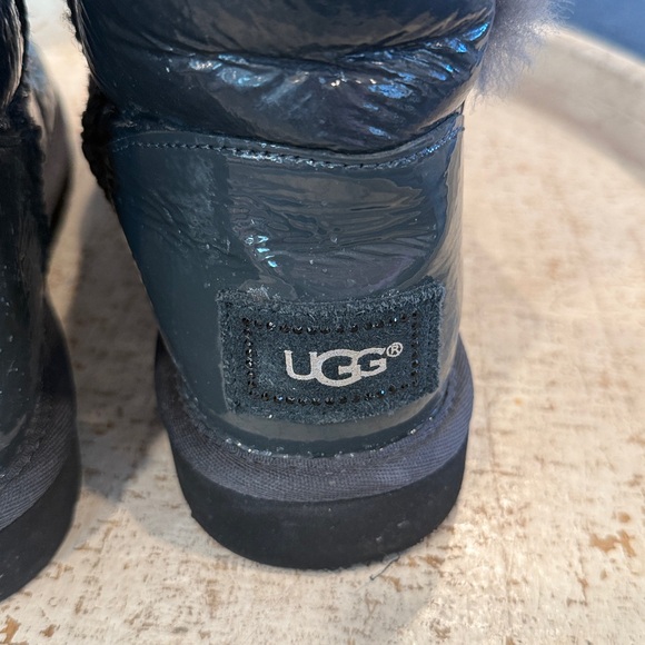 UGG Women’s Bailey Button Mirage Button Ankle Boots Gray Patent Size  8 Snow Fur - Picture 3 of 9
